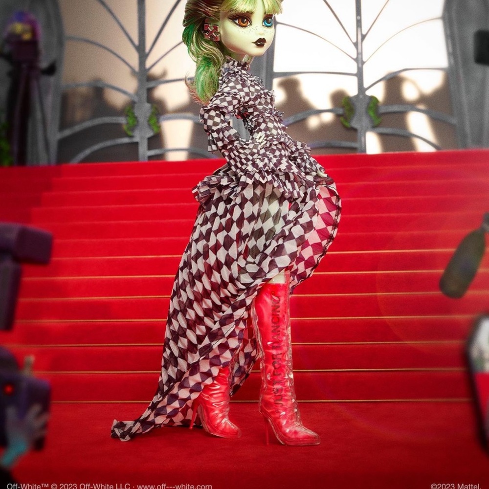 Off-White c/o Monster High Harmonie Ghoul Doll - Picture 3 of 14